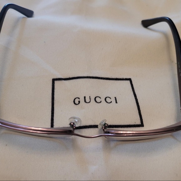 Gucci Glasses - Picture 4 of 5